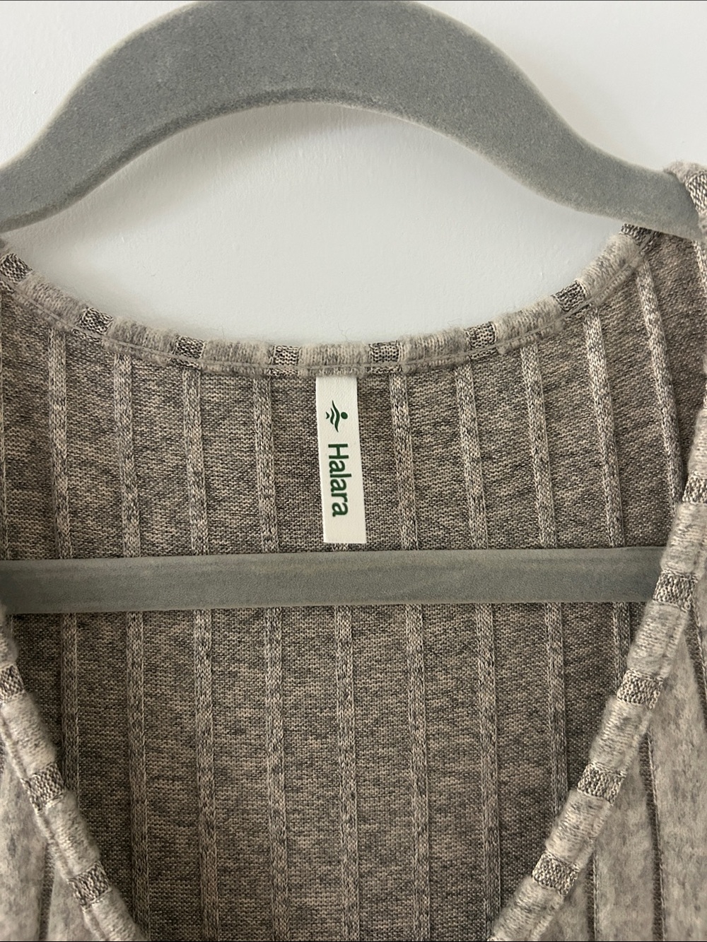 NWT HALARA Ribbed V‑Neck Long Sleeve Flared Knit Dress in Taupe Size M - Picture 2 of 8
